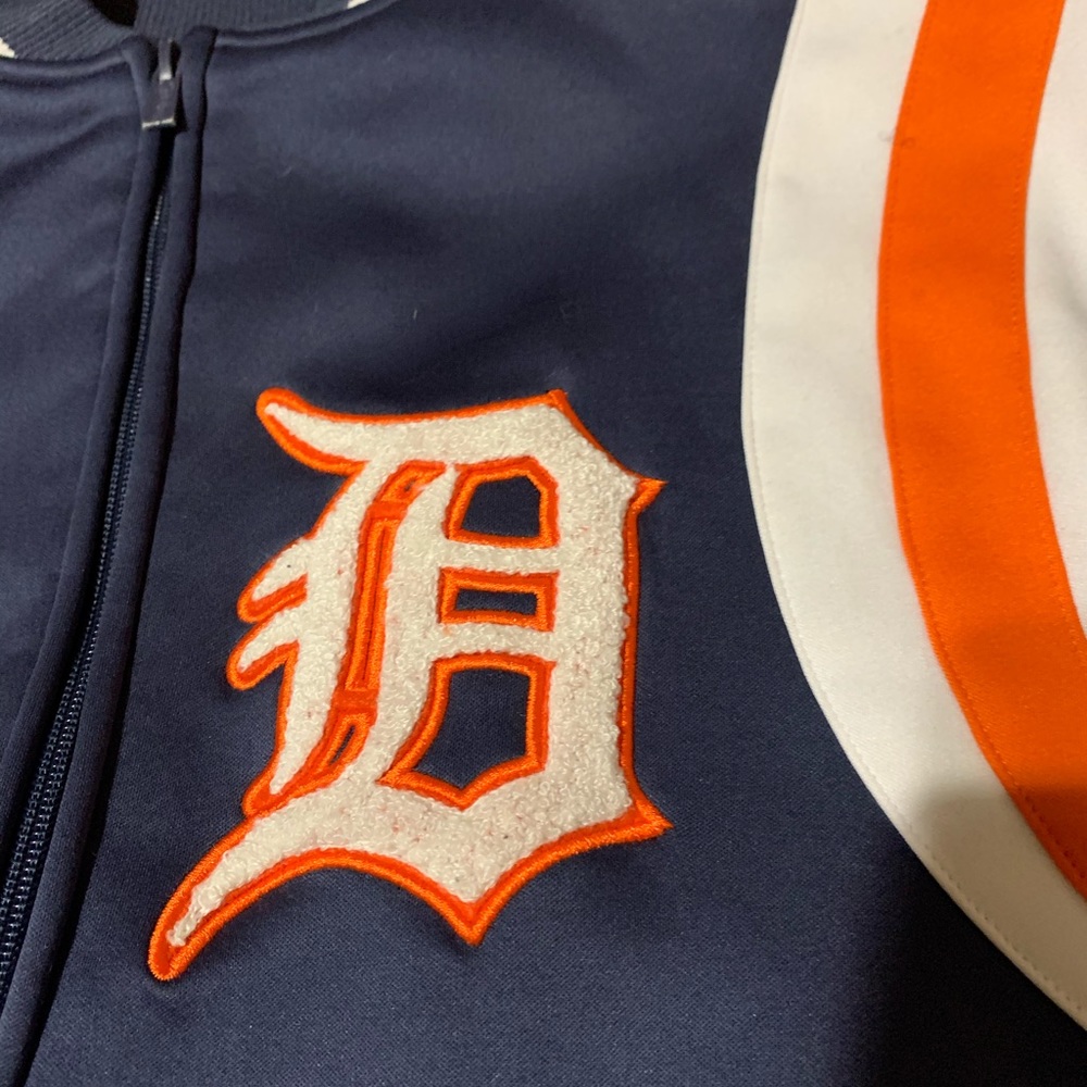Bomber jacket - Picture 2 of 2